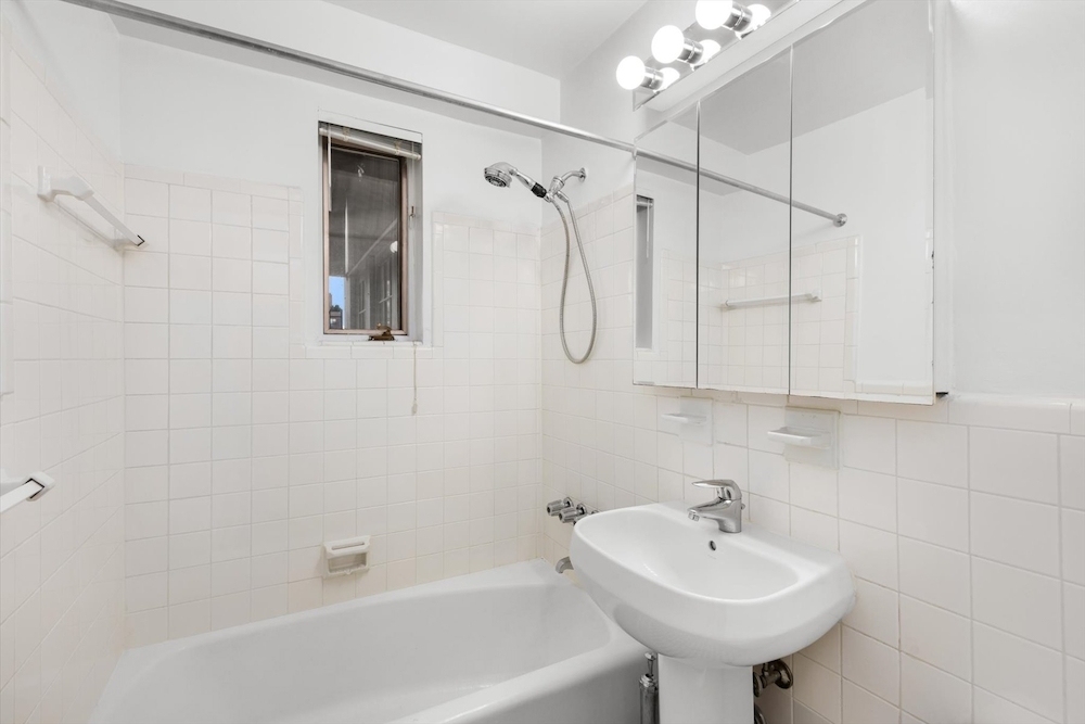 420 East 80th Street - Photo 13