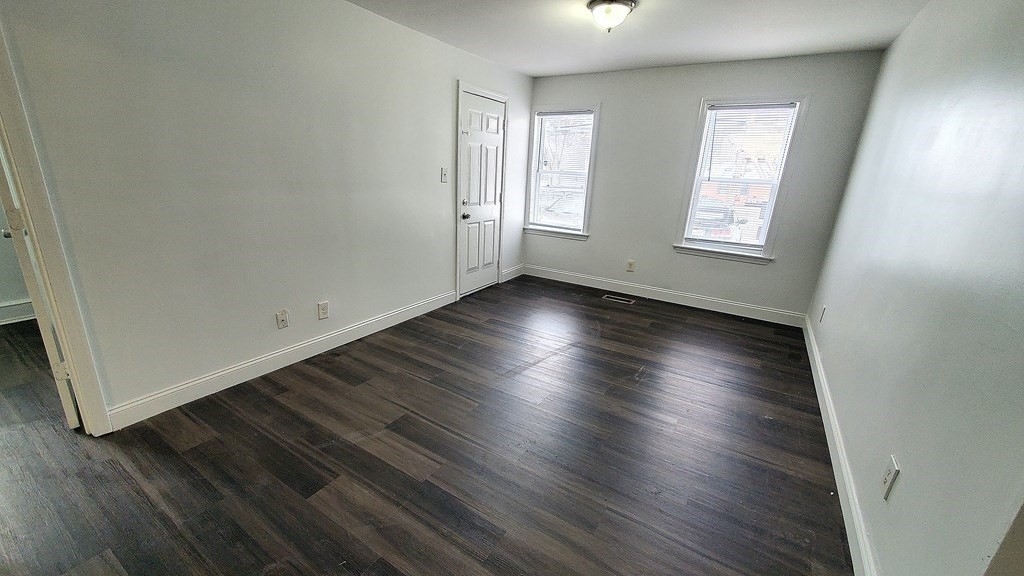 581 Lakeview Ave - Photo 3