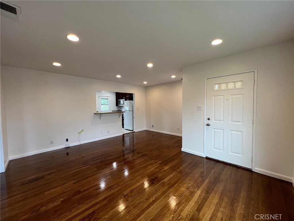 5738 Chicopee Avenue - Photo 2