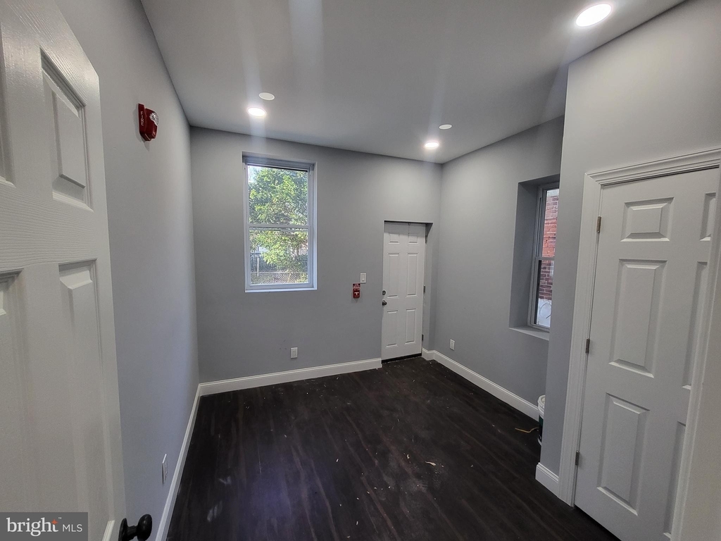 5237 Chester Avenue - Photo 16