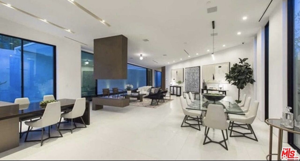 2084 Vine St - Photo 9