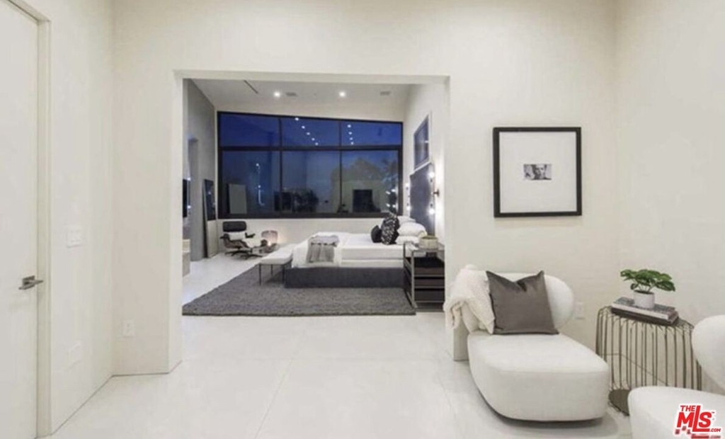 2084 Vine St - Photo 12
