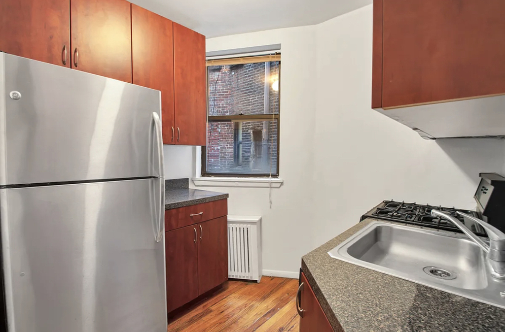 414 West 49th Street - Photo 3