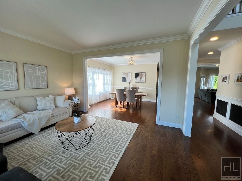 9 Henderson Ave, Port Washington - Photo 9