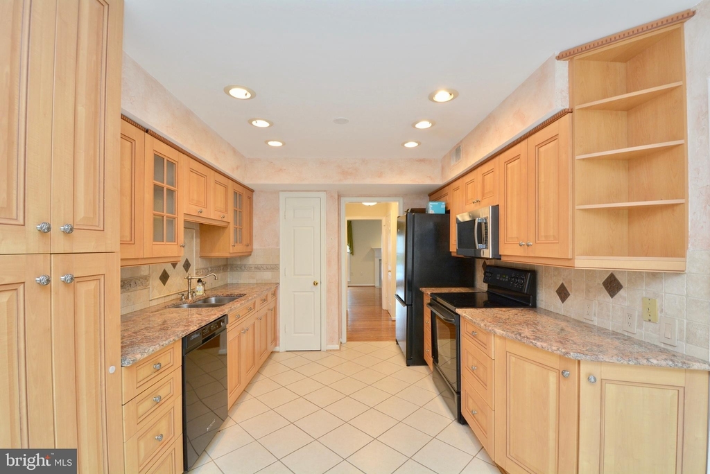 6155 Summer Park Lane - Photo 11