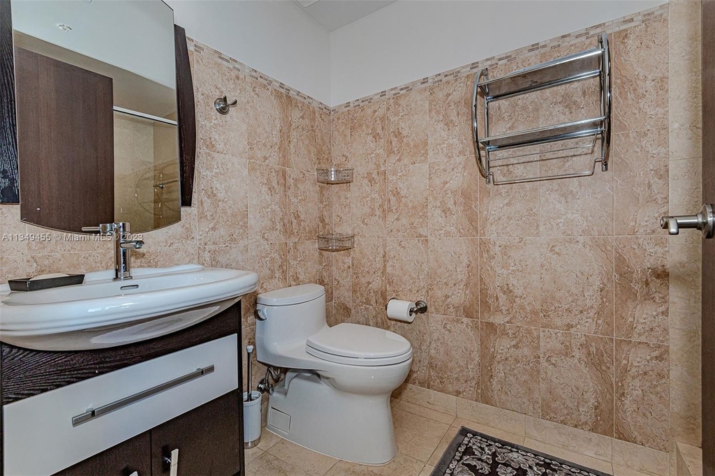 17201 Collins Ave - Photo 35