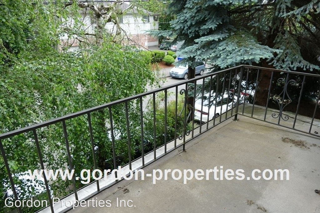 1215 Se 16th Ave - Photo 31