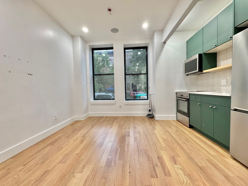 1027 Putnam Avenue - Photo 1