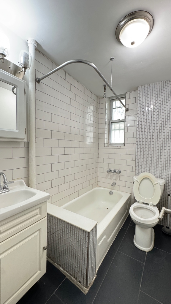 1564 Pacific Street - Photo 4