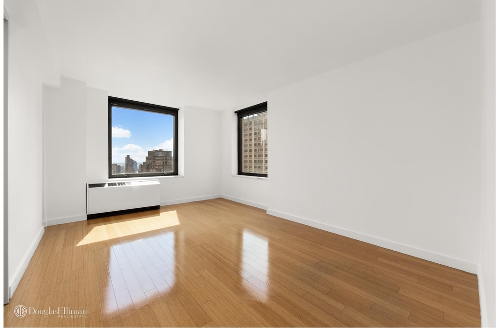 100 W 39th St - Photo 5