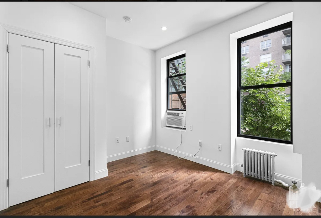 East 85th st - Photo 2