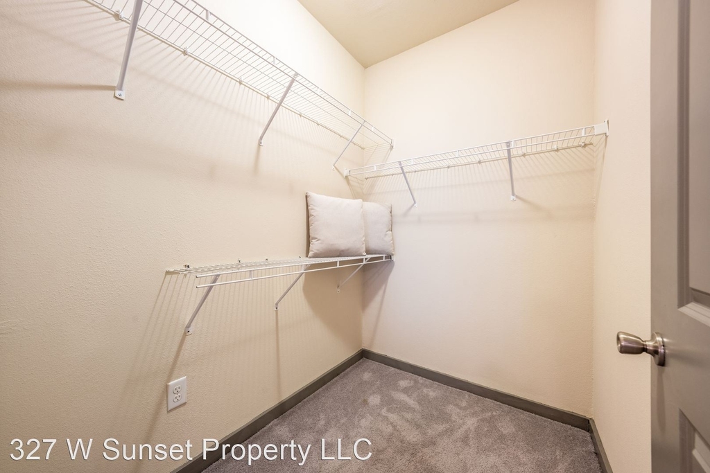 327 W Sunset Rd - Photo 2