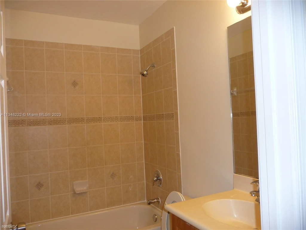 2642 Sw 82nd Ave # 102 - Photo 7