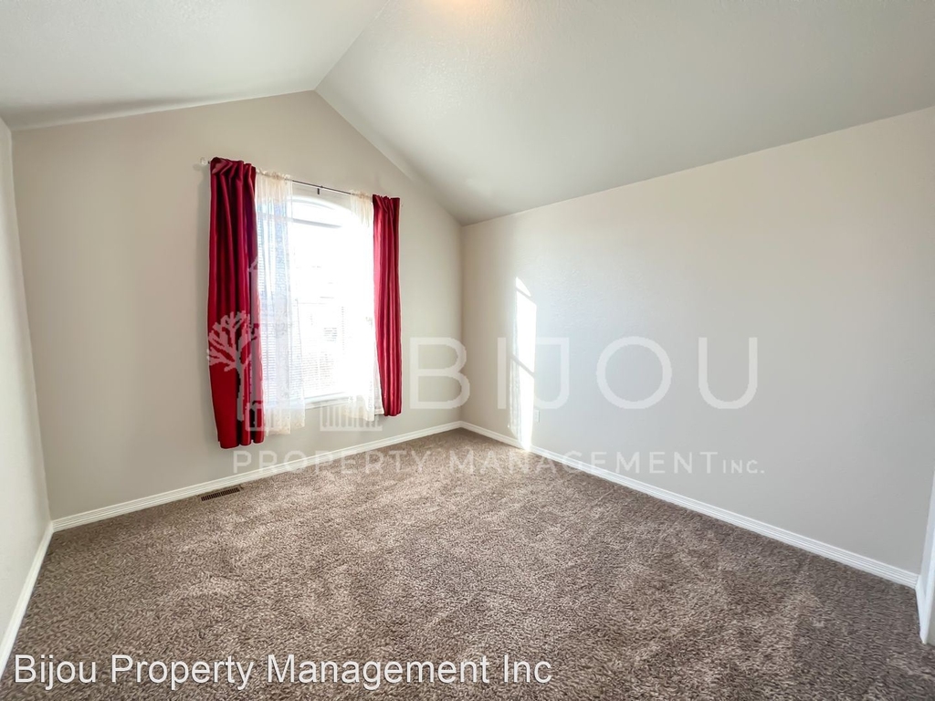 10660 Desert Bloom Way - Photo 2