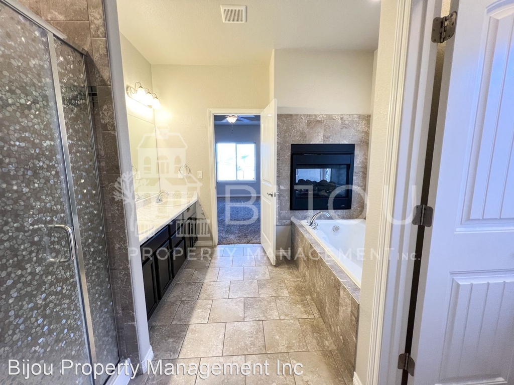 10660 Desert Bloom Way - Photo 16