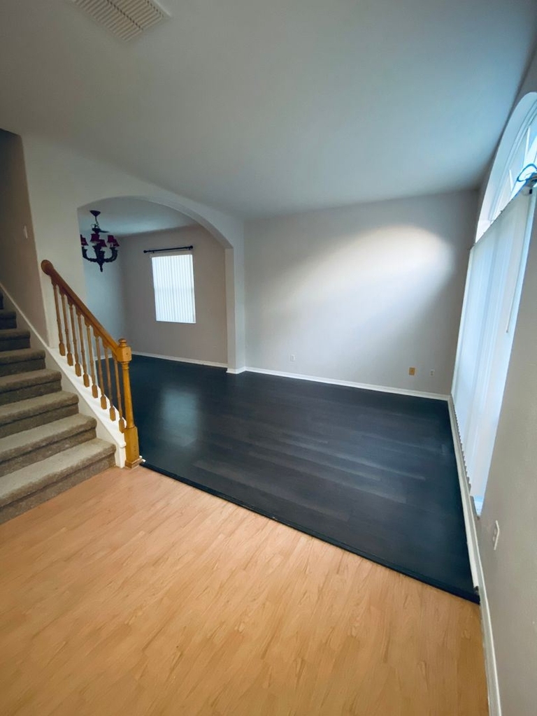 2015 Surrey Glen Dr - Photo 1