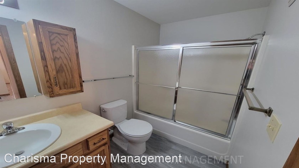 809 W 10th St - Photo 19