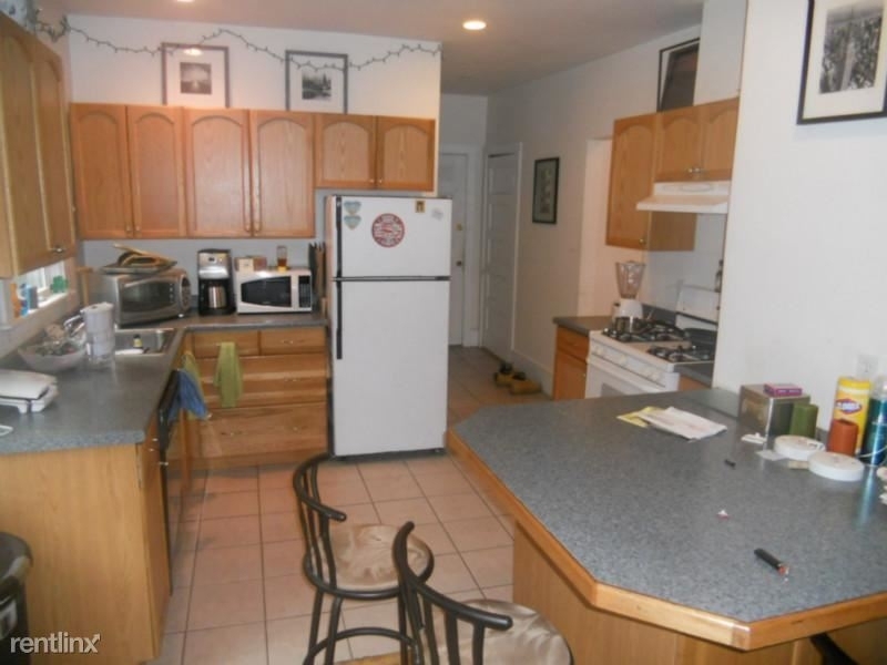 335 Faneuil St Apt 2d - Photo 0