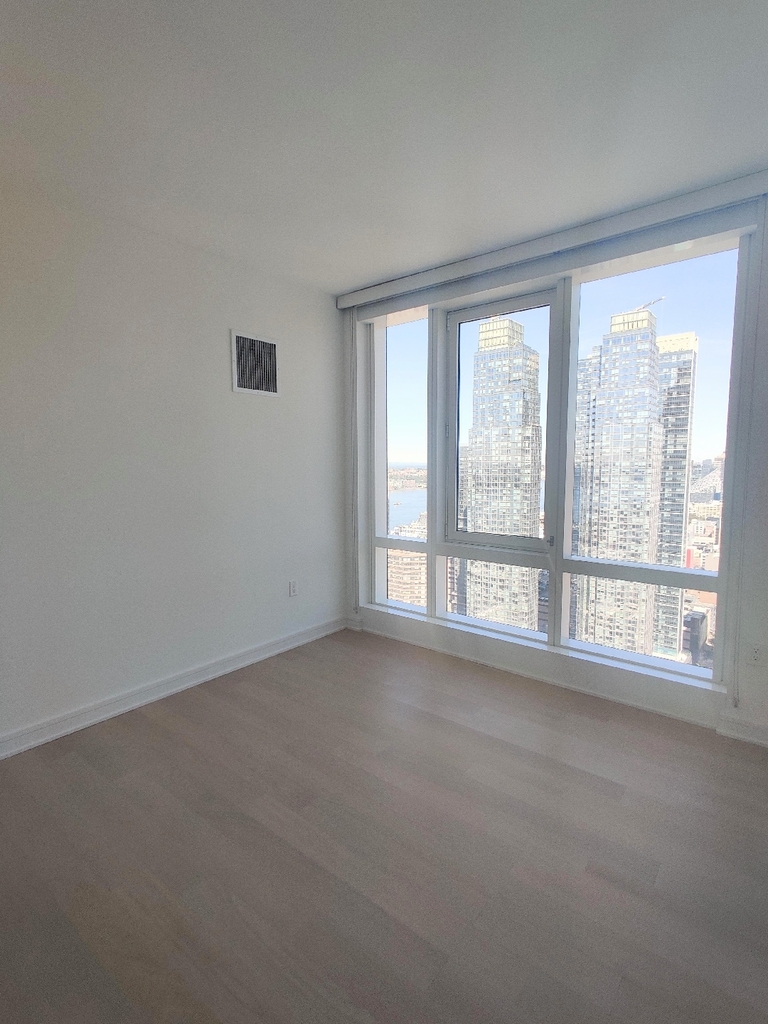 10th Ave/36 - Photo 4