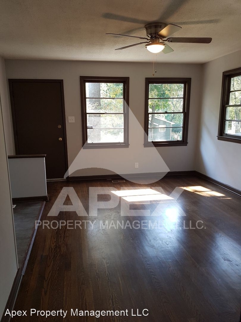 2415 Truman Ave - Photo 2