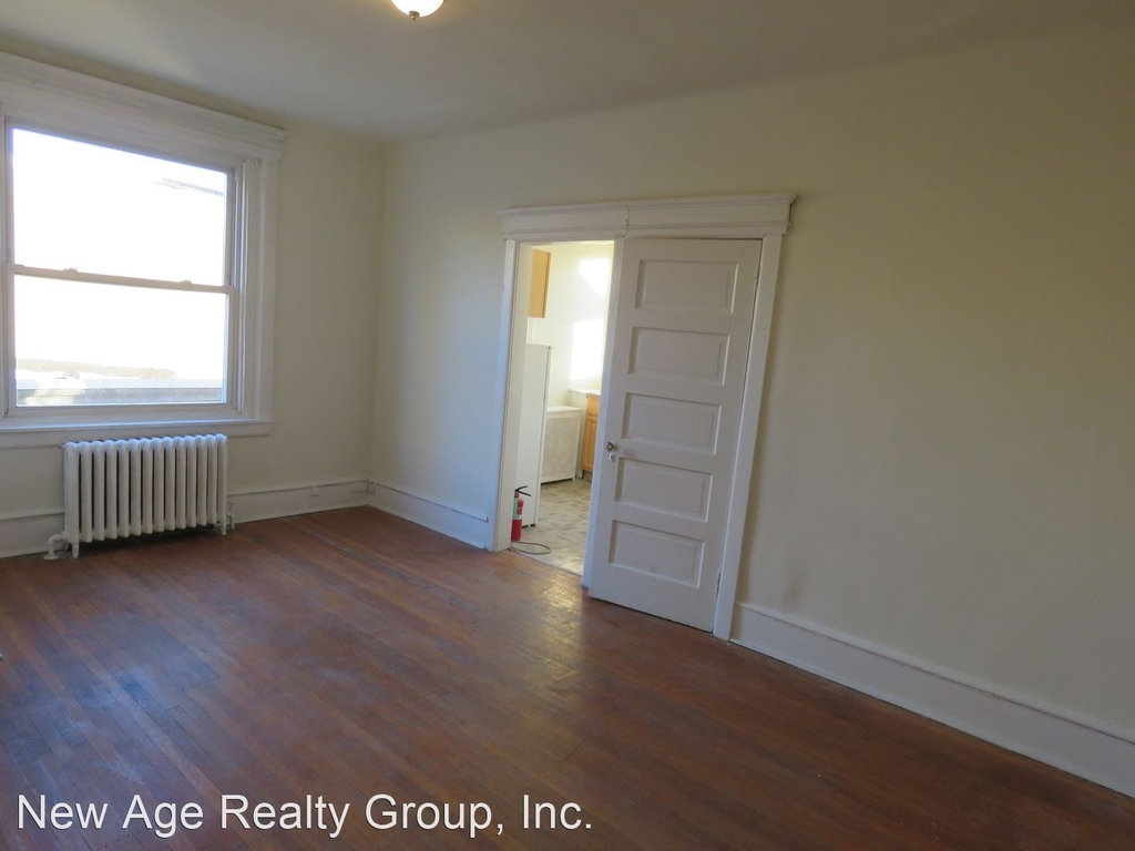 5114 Spruce Street - Photo 2