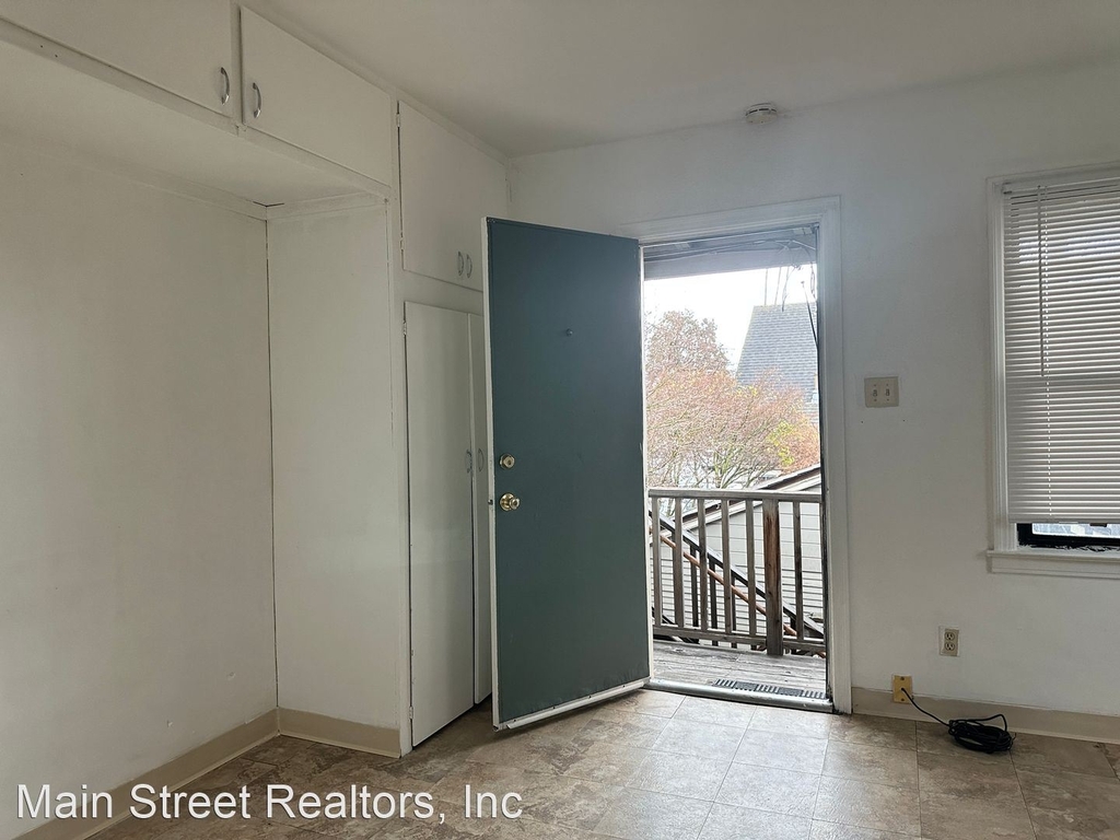 313 Barson St - Photo 2