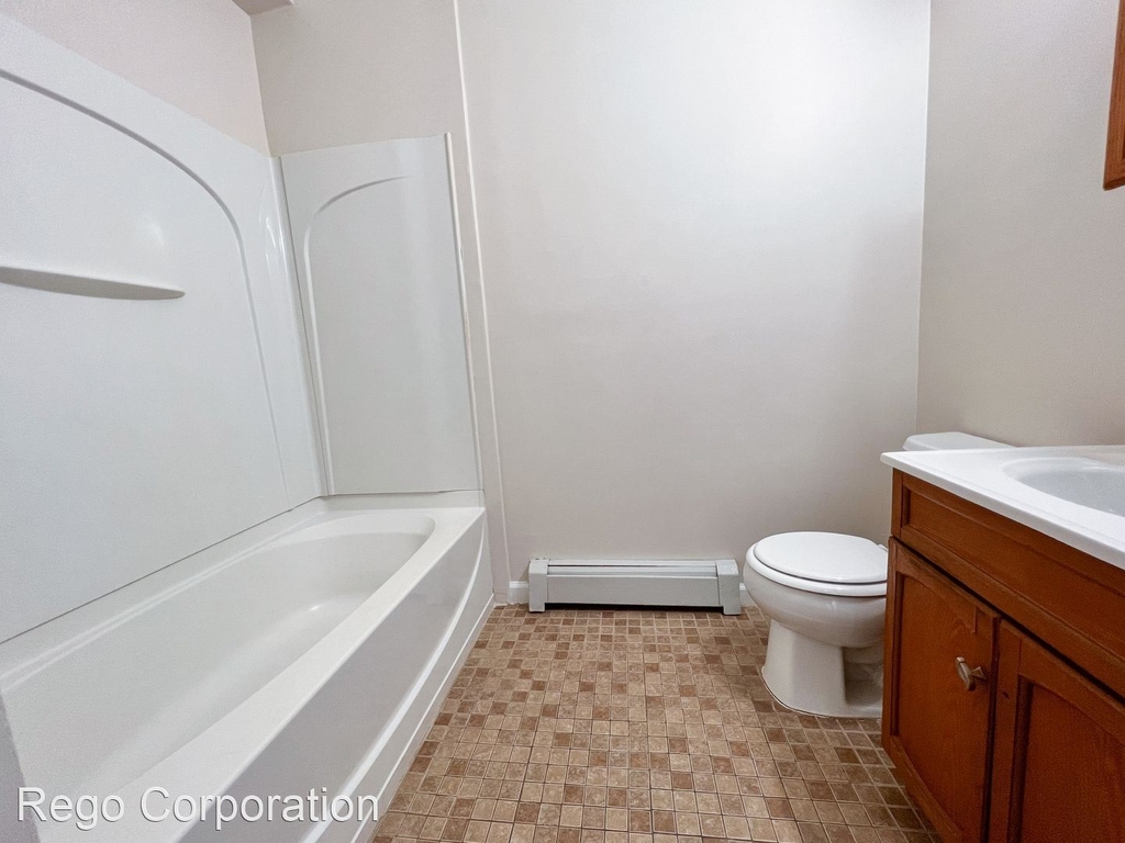 990 Wethersfield Ave - Photo 2