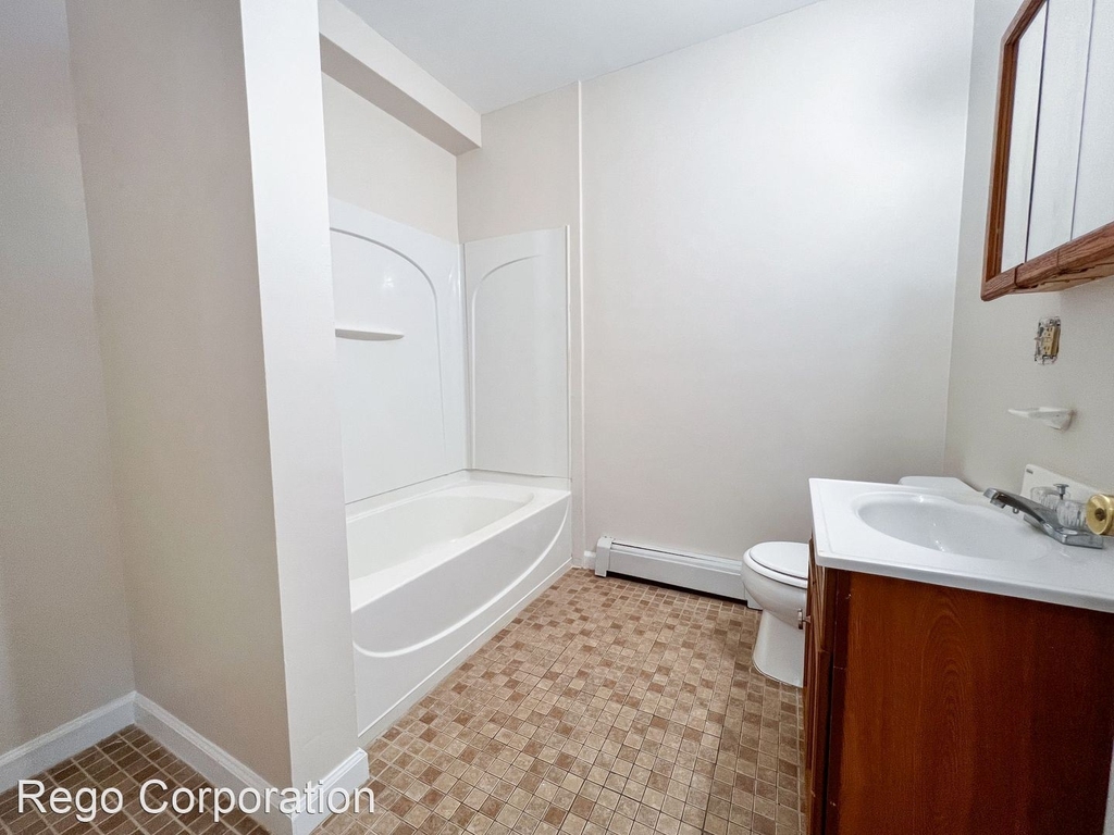 990 Wethersfield Ave - Photo 3