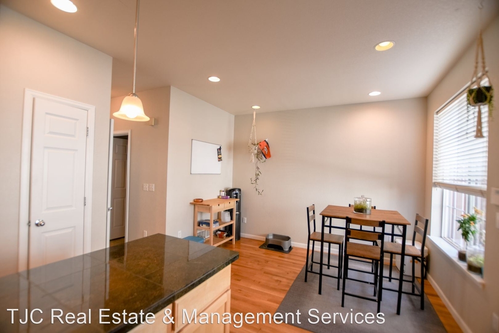 2241 Valentia Street - Photo 2