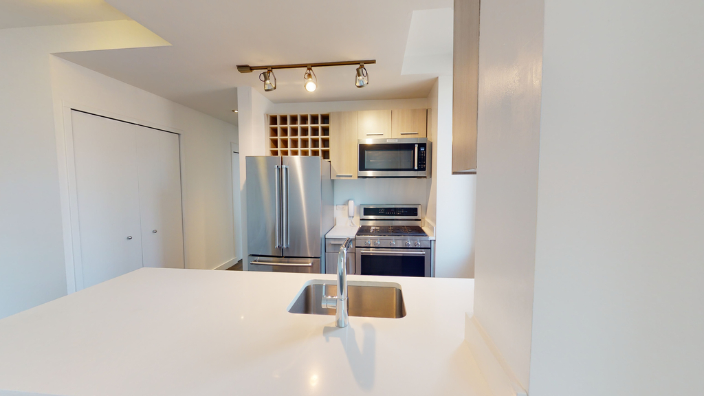 801 Amsterdam Avenue - Photo 2