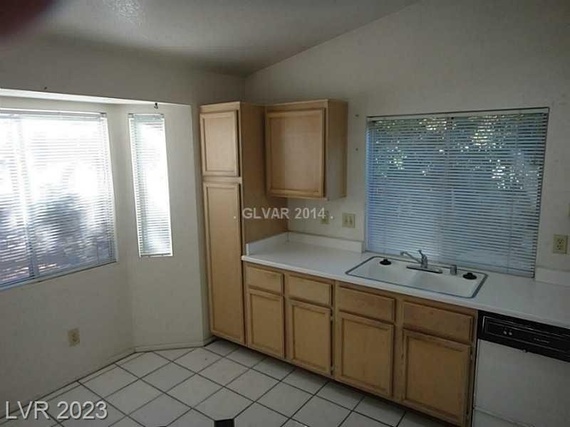 7106 Knoll View Drive - Photo 0