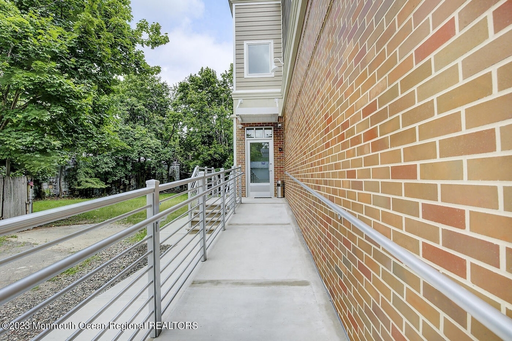 139 Raritan Avenue - Photo 15