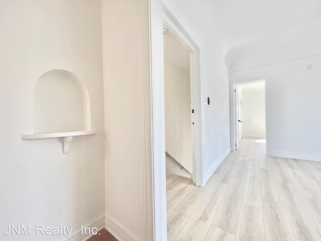 701 W 48th St - Photo 8