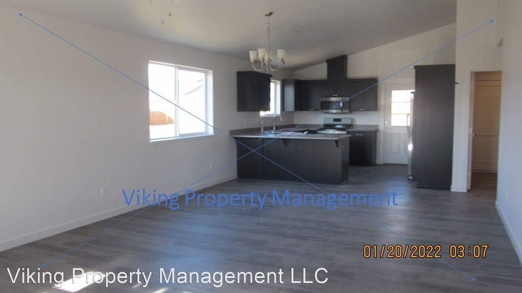 910 Ne Discovery Loop - Photo 4