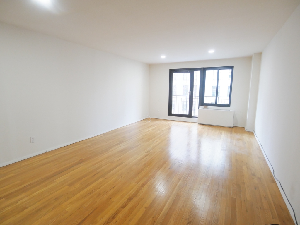 77 5th Avenue - Photo 3