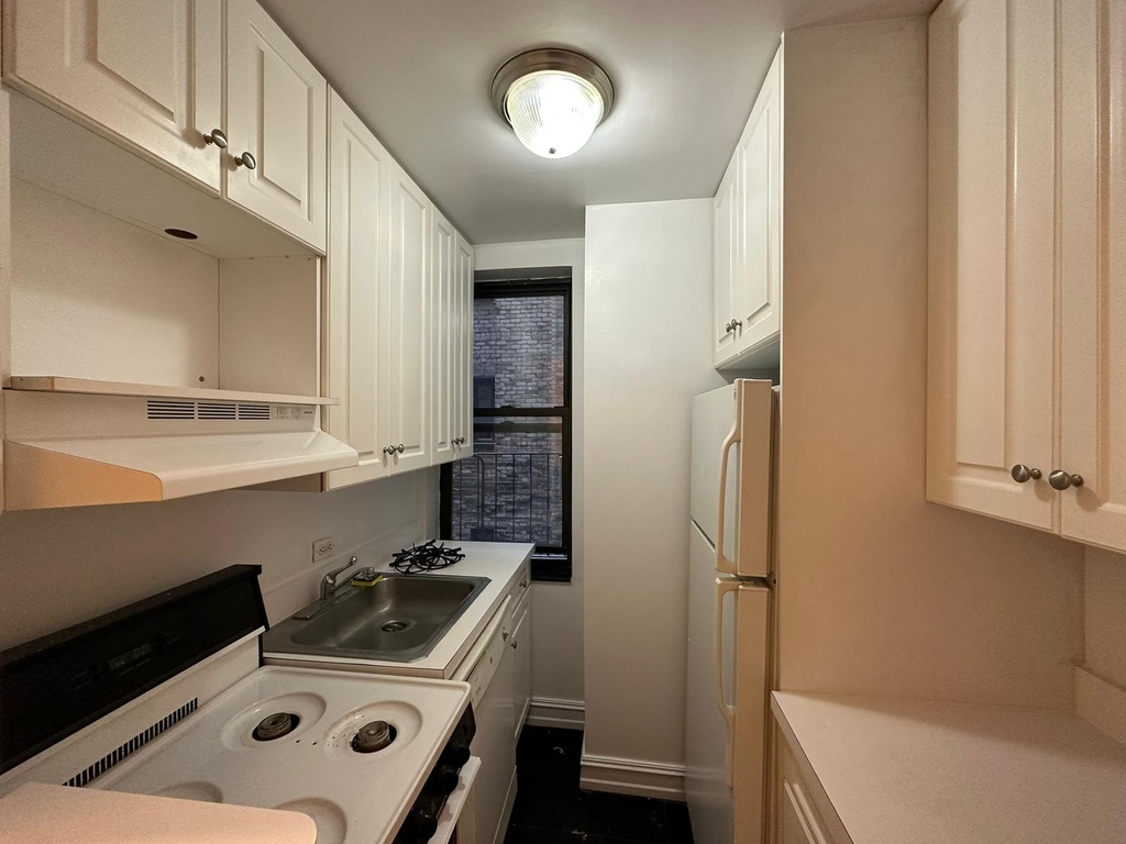 235 East 46th Street - Photo 2