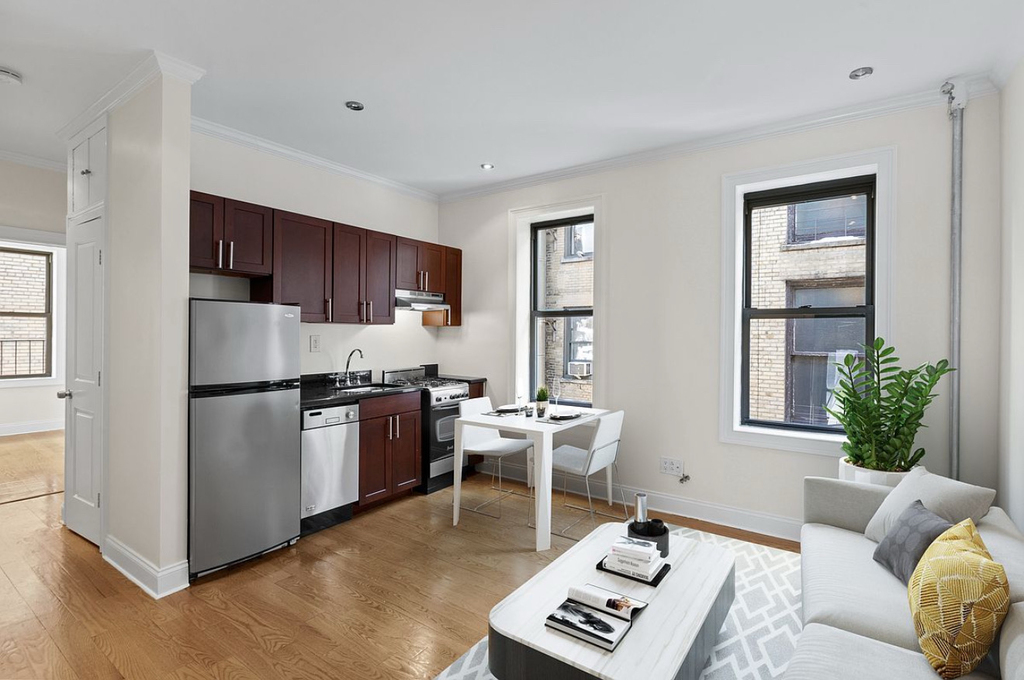 west 11th street - Photo 1
