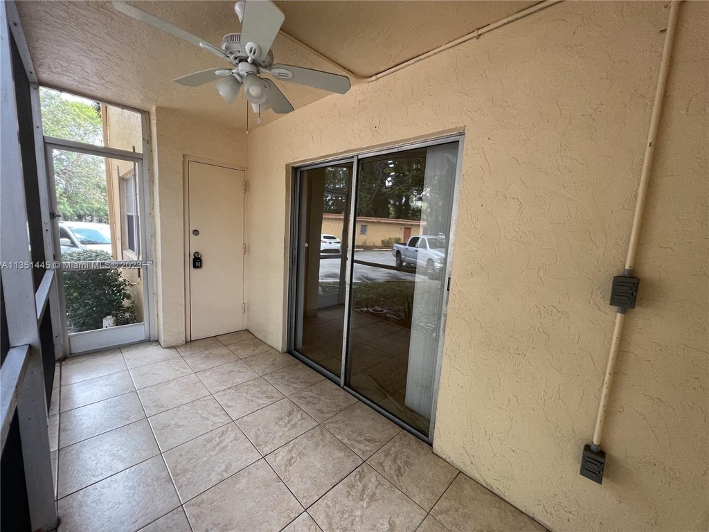 4354 Nw 9th Ave - Photo 2