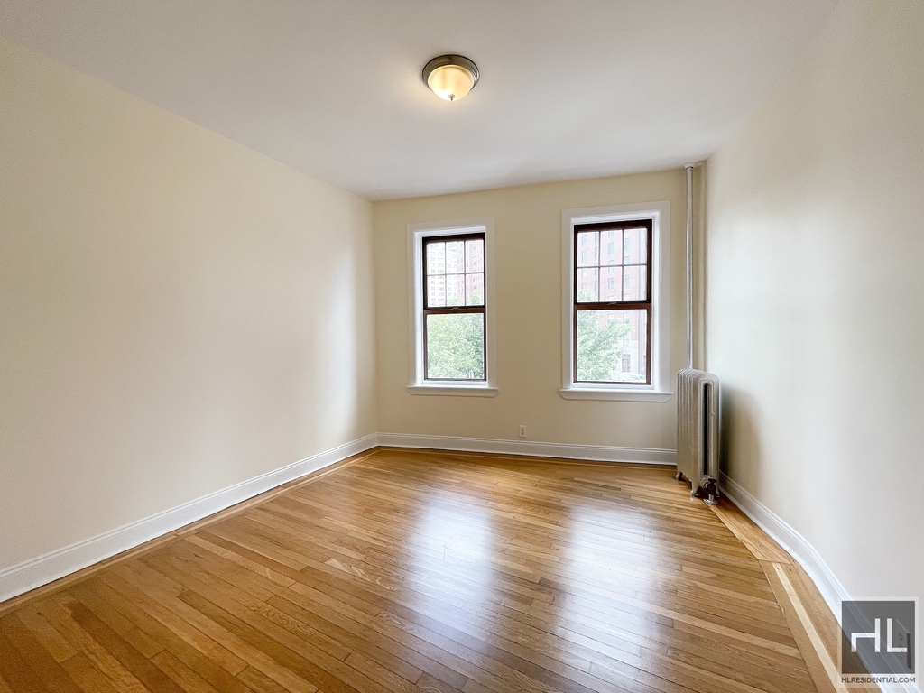 205 West 11th Street - Photo 1