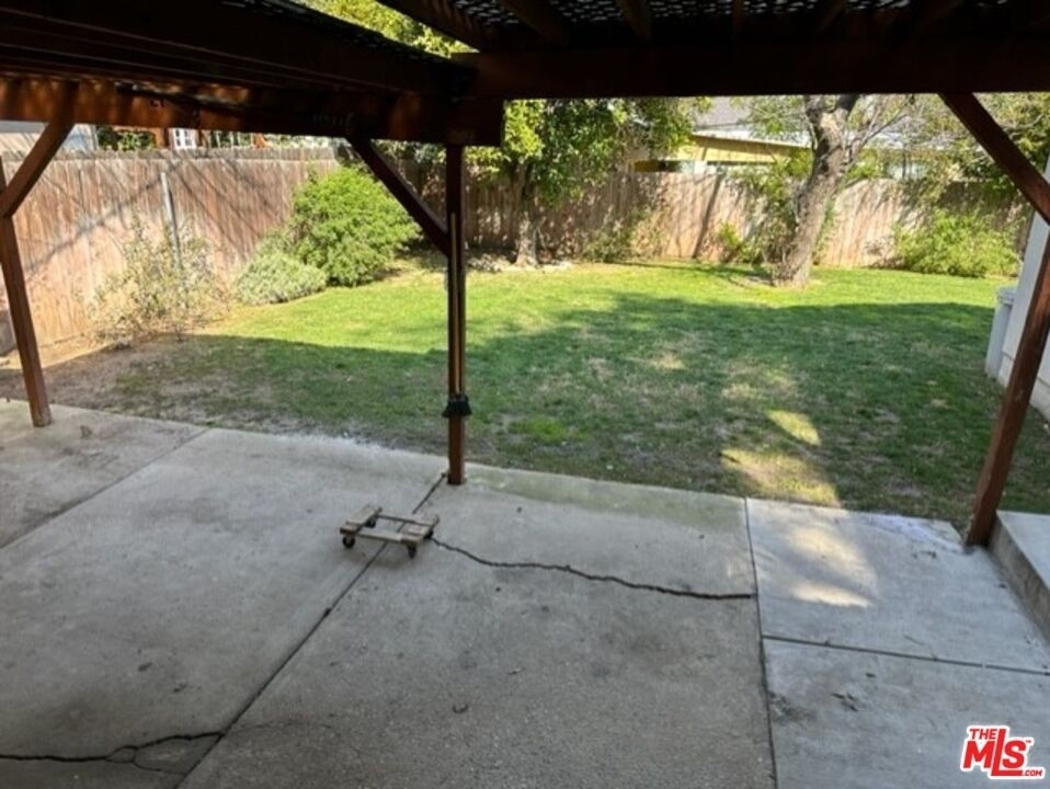 17823 Collins St - Photo 36