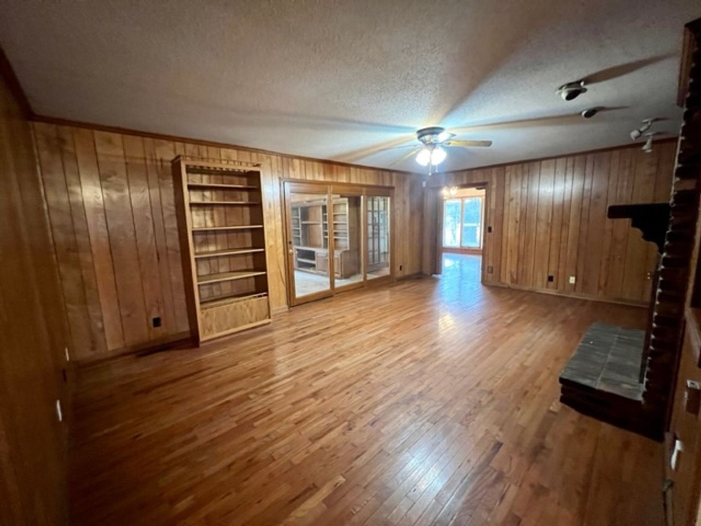 2404 Pitts Lane - Photo 8