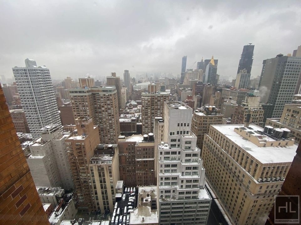 150 East 34 Street - Photo 3