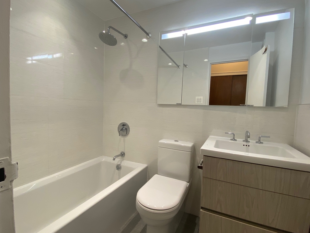 425 East 80th Street - Photo 3