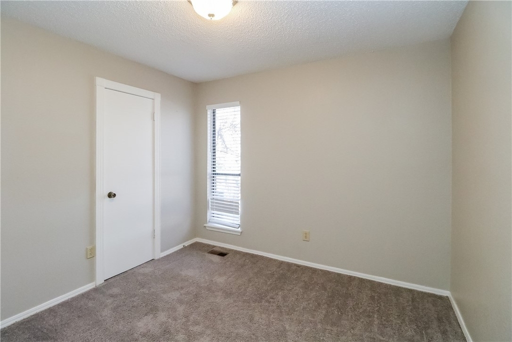 11332 N Markwell Avenue - Photo 9