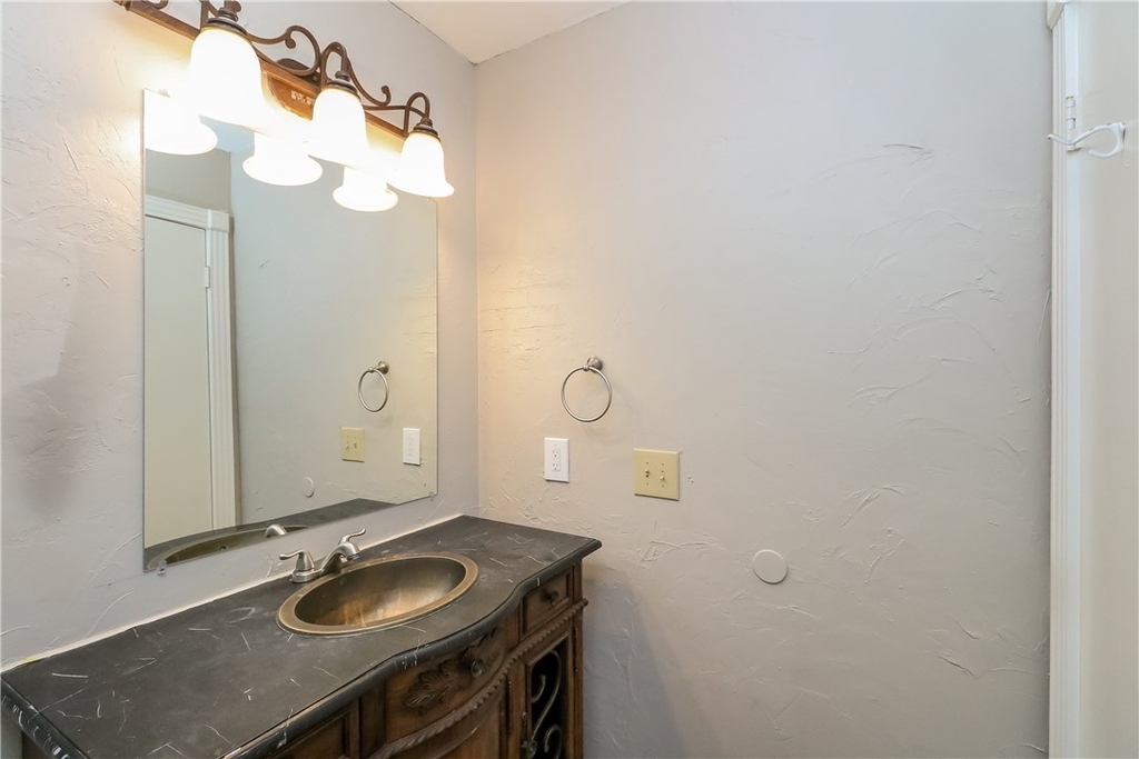 11332 N Markwell Avenue - Photo 10