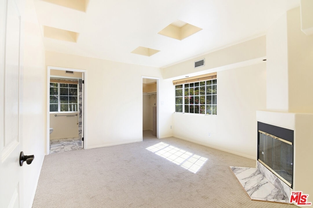 3946 Ventura Canyon Ave - Photo 27