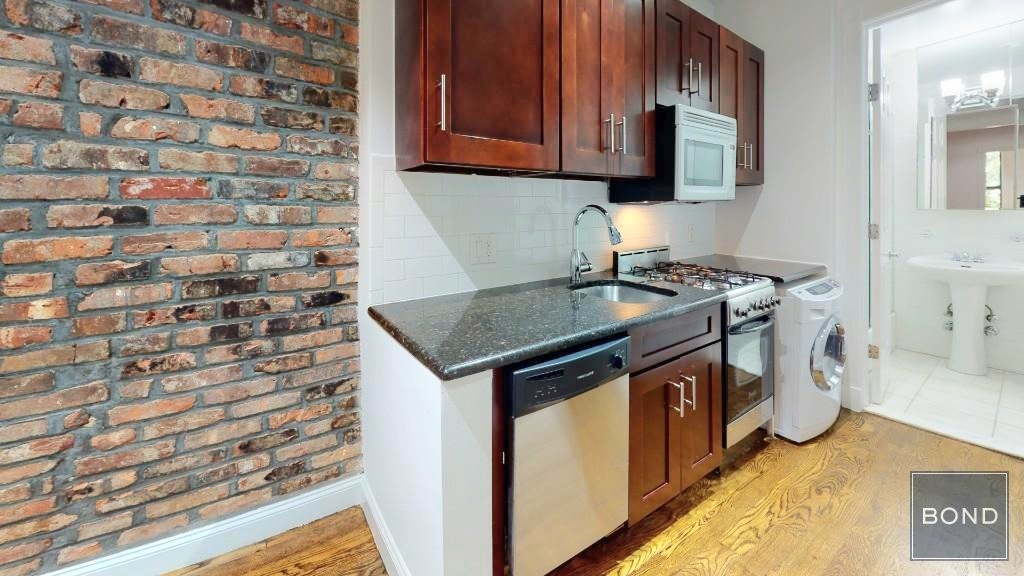 307 Mott Street - Photo 3