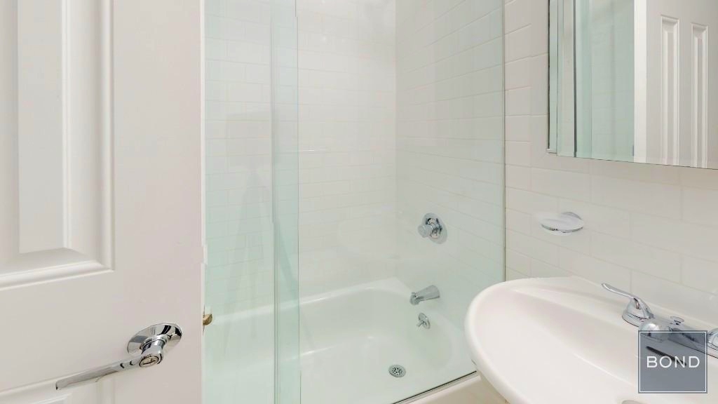 307 Mott Street - Photo 8