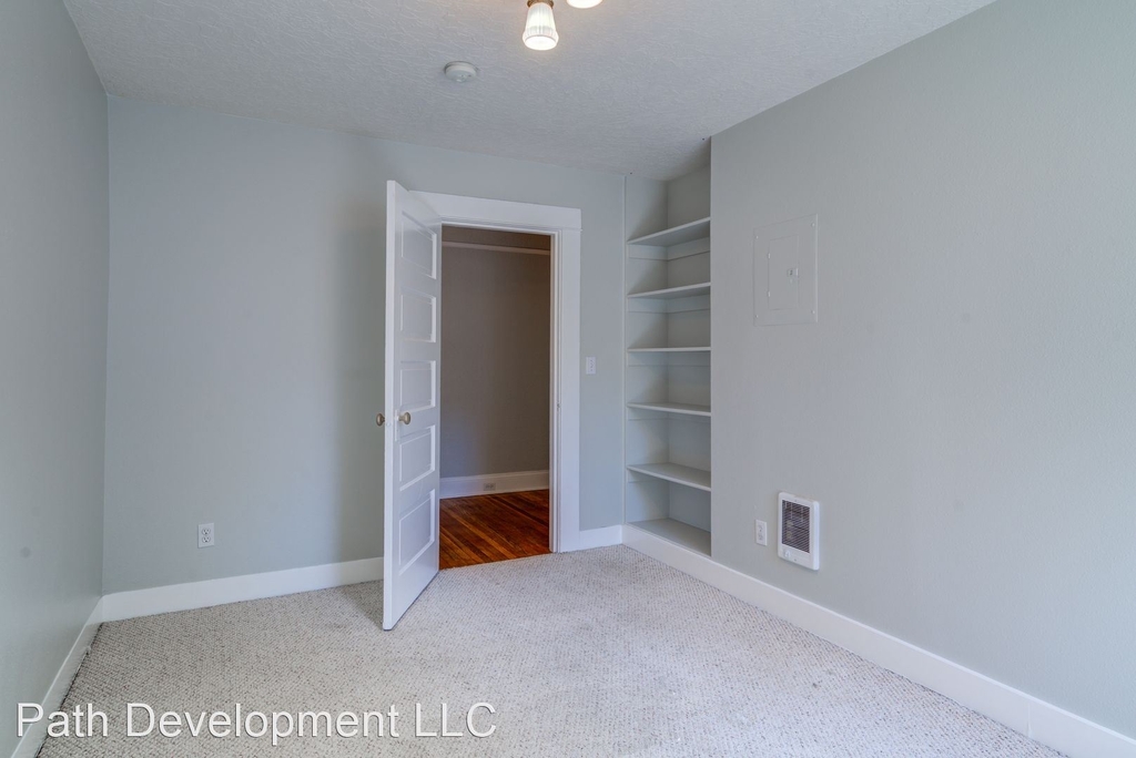 2110 Nw Flanders - Photo 2