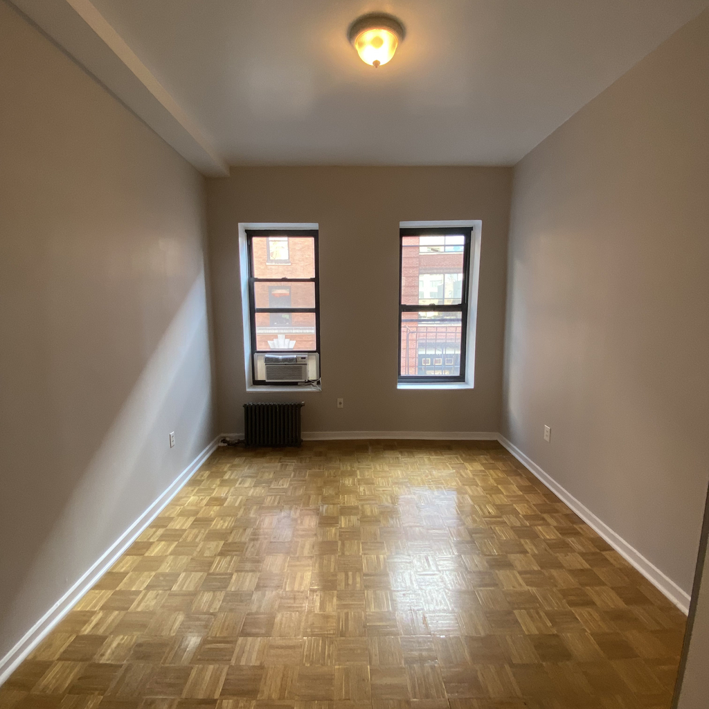 237 West 18th Street - Photo 0